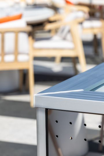 Luxury hotel mirror spa - Petite Source pool Hilton Nice Côte d'Azur