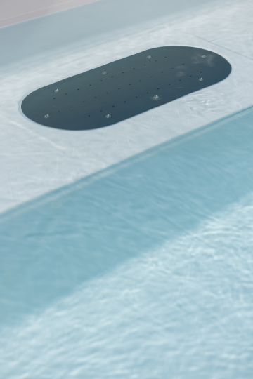 Petite Source Île secrète finish - mirror pool wellness luxury hotel