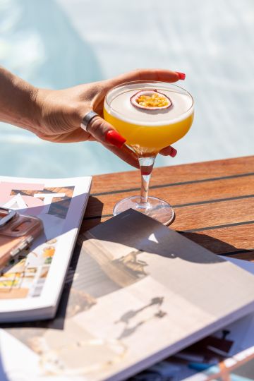 Above-ground mirror pool Petite Source - luxury hotel wellness Côte d'Azur