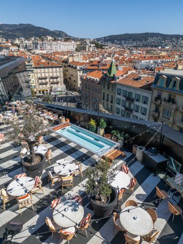 Petite Source mirror spa - bespoke pool luxury hotel French Riviera