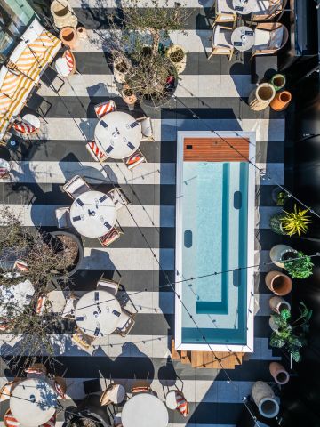 Mirror pool Petite Source - no groundwork hotel installation Côte d'Azur