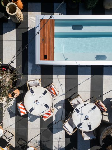 Above-ground mirror spa Petite Source - luxury hotel terrace French Riviera