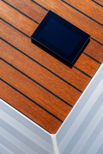 Mirror spa design Petite Source - high-end hospitality pool French Riviera