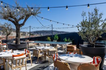 Above-ground mirror spa Petite Source - luxury hotel design Côte d'Azur