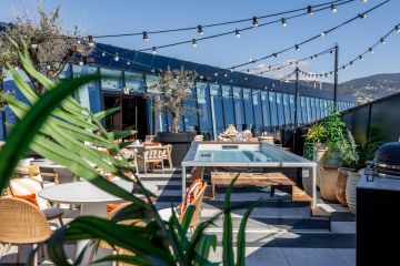 Design mirror pool Petite Source - luxury hotel wellness Nice Hilton