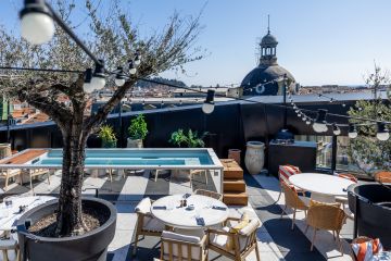 Petite Source mirror spa - design pool no groundwork luxury hotel