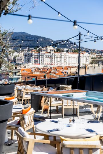 Above-ground mirror pool Petite Source - wellness luxury hospitality Nice