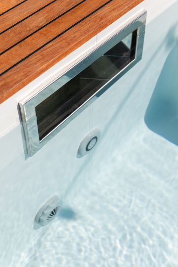 Petite Source mirror pool - bespoke design luxury hospitality Nice