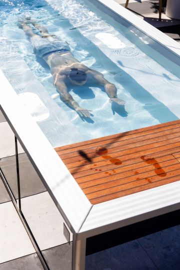 Petite Source above-ground pool - mirror cladding luxury hotel Côte d'Azur