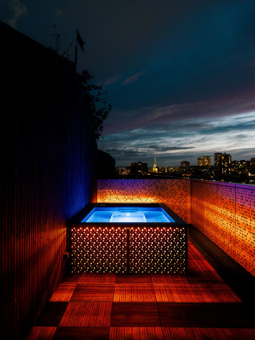 Indoor ou outdoor, Petite Source Nid d'étoilesⒹ est un objet au design unique qui sublime l'architecture.
