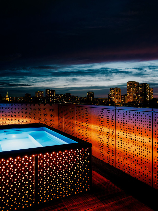 Petite Source dépasse les frontière de l'objet piscine stricto sensu pour devenir un geste de design. Crédit photo JB Thiriet