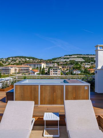 Petite Source Bandol collines Var terrasse bois Cortén