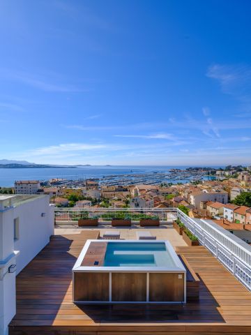 Vue port Bandol spa Petite Source Cortén toit-terrasse