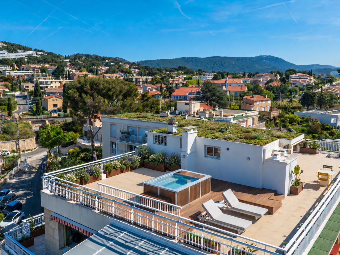 Spa hors-sol Petite Source finition Cortén toit-terrasse Bandol Côte d'Azur